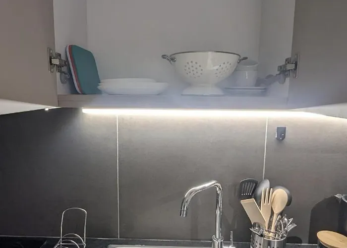 Intimate Escape פאטרה